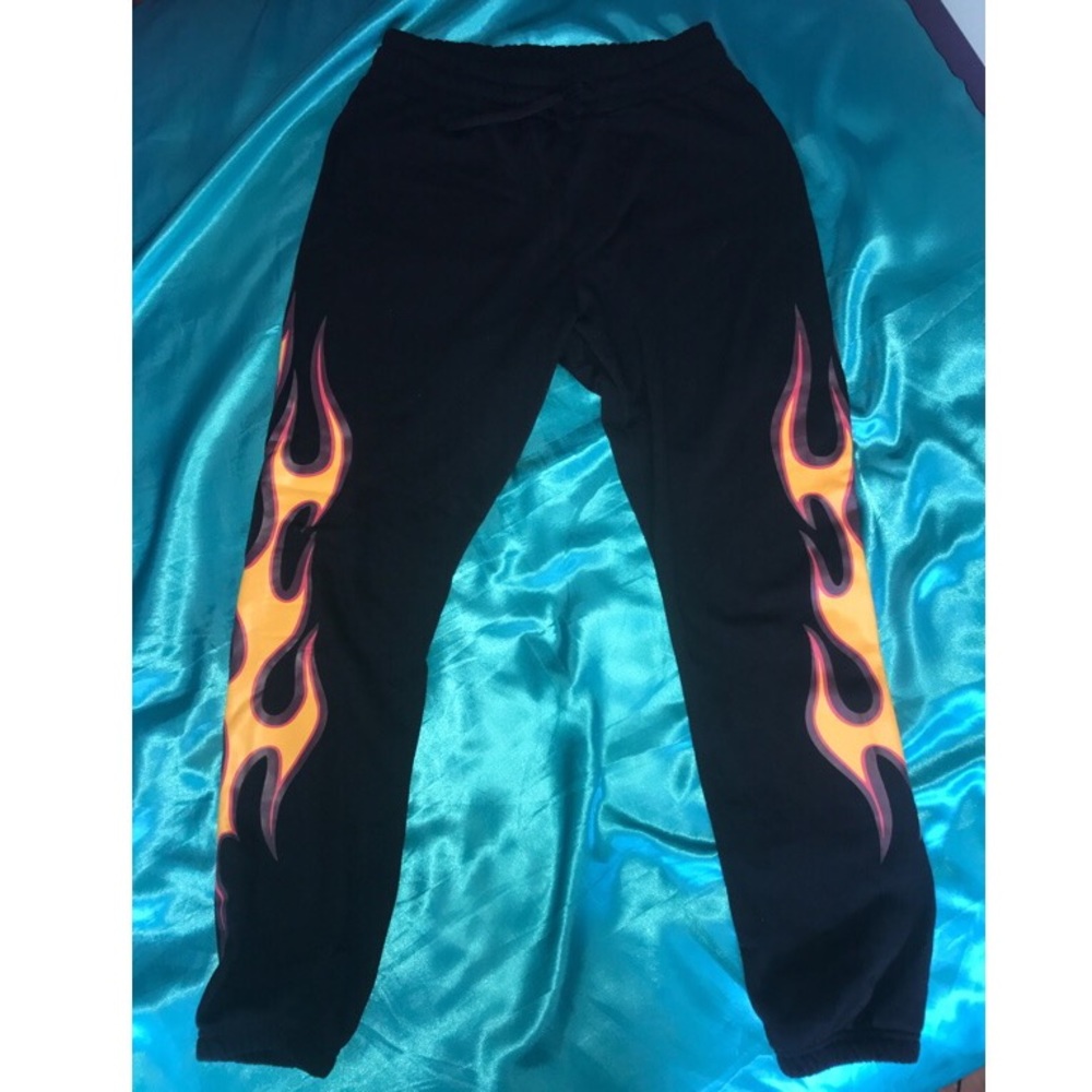 HOT MAKE AN OFFER🔥 Flame Sweatpants KYLIE SHOP 🔥